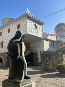 【ヨーロッパ周遊 #1】北マケドニア・スコピエ観光完全ガイド｜旧市街モデルコースとおすすめ宿・グルメ・コワーキング 🇲🇰